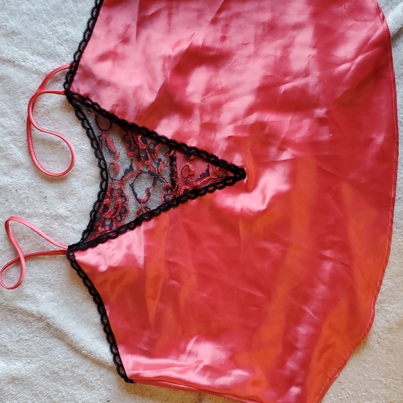 Lady Cameo bright pink with Black lace in Size Large - Picture 1 of 3